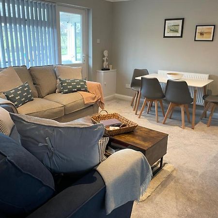 Lovely Flat Set In Parish Boundary Of Instow Apartment Exterior photo