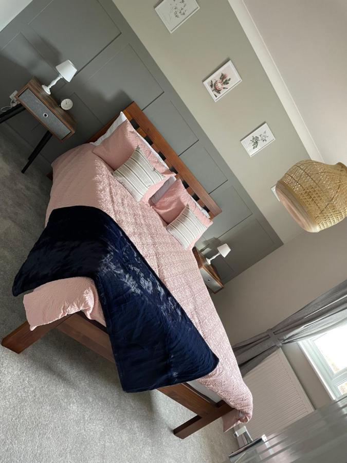 Lovely Flat Set In Parish Boundary Of Instow Apartment Exterior photo