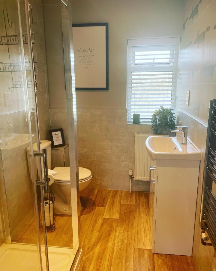 Lovely Flat Set In Parish Boundary Of Instow Apartment Exterior photo